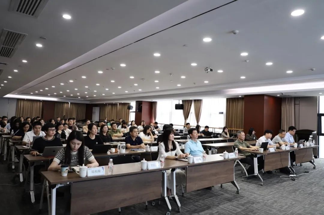 中信恒泰集團(tuán)組織開(kāi)展新質(zhì)生產(chǎn)力及新政策、新形勢(shì)下招投標(biāo)工作應(yīng)對(duì)策略專題培訓(xùn)